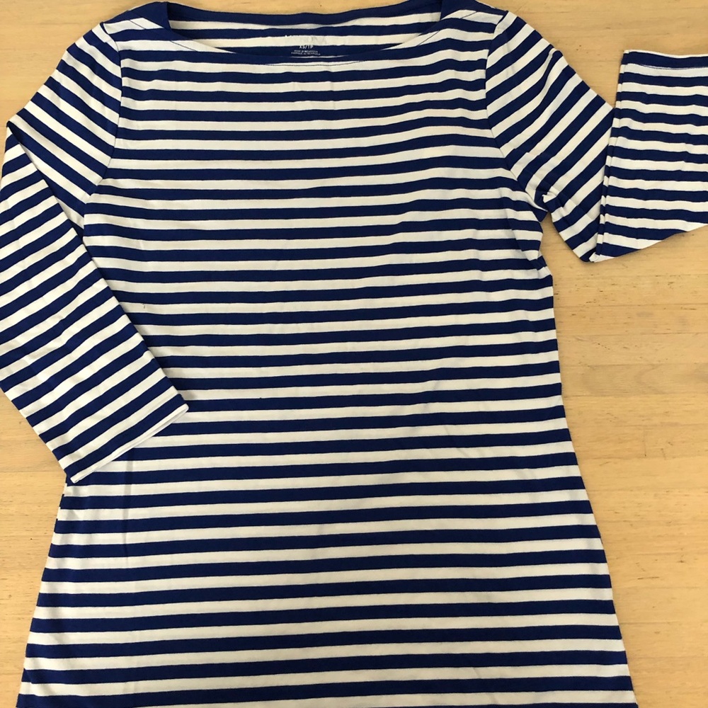 Blue and white striped half sleeve shirt size XS